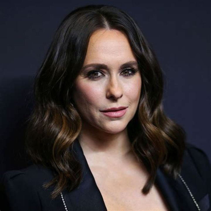 The Ultimate Guide To: Who Is Jennifer Love Hewitt's Husband?